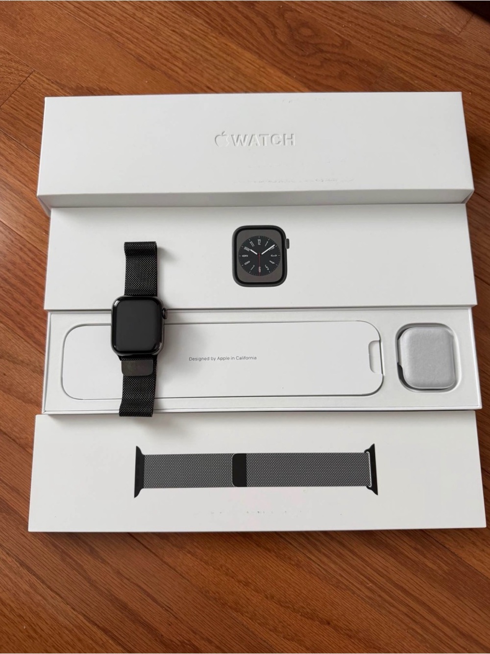 Stainless steel Apple Watch 8 graphite.
GPS+ Cellular
